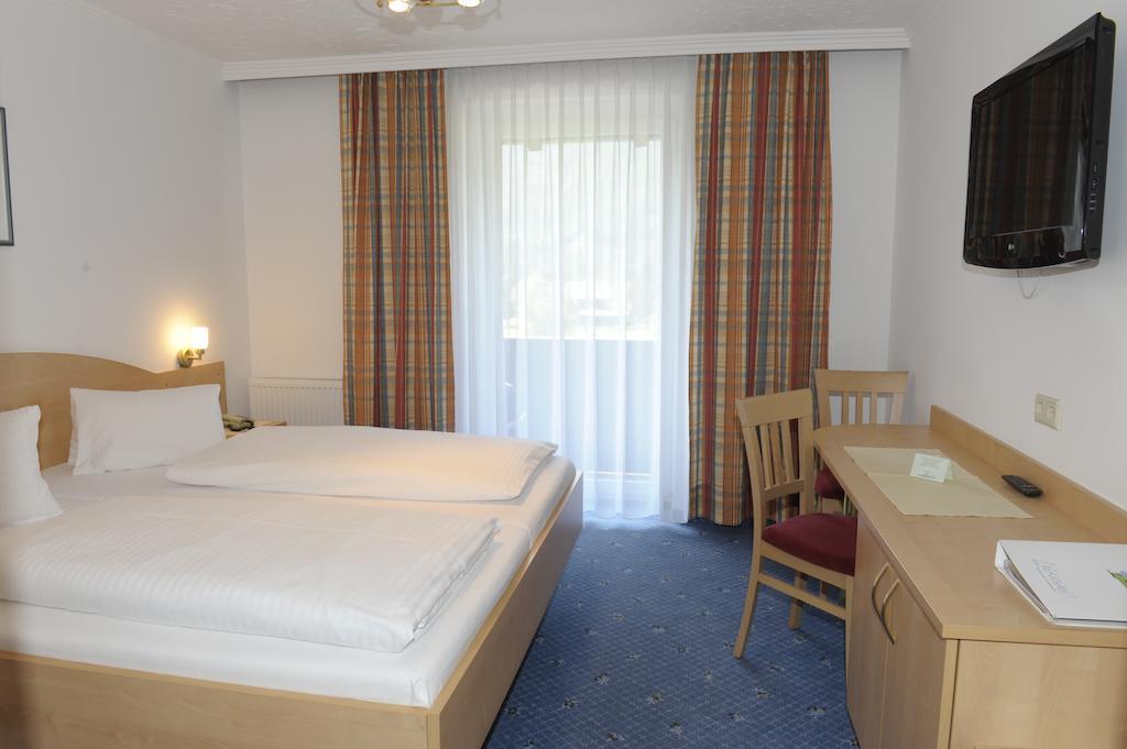 Landhotel Stofflerwirt Sankt Michael im Lungau Phòng bức ảnh